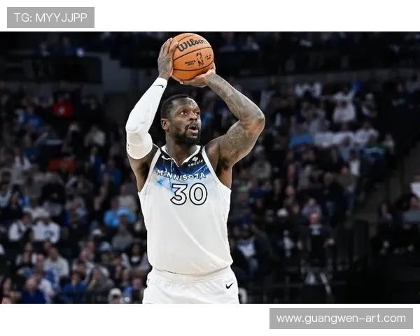 森林狼挑战雷霆 展现年轻球员冲击季后赛决心与实力