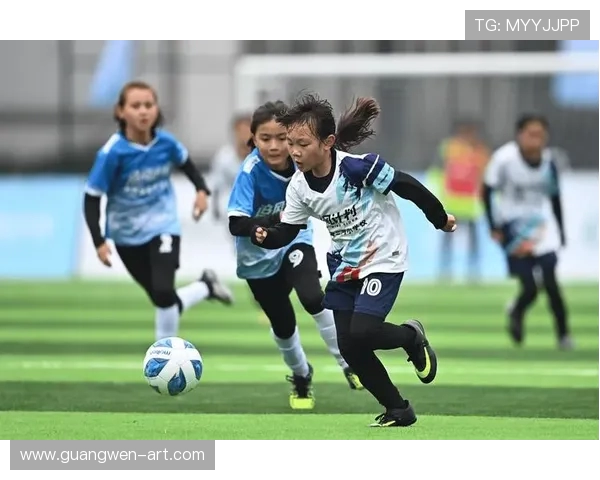 足球场上的巅峰对决：解析现代足球战术演变与技术革新