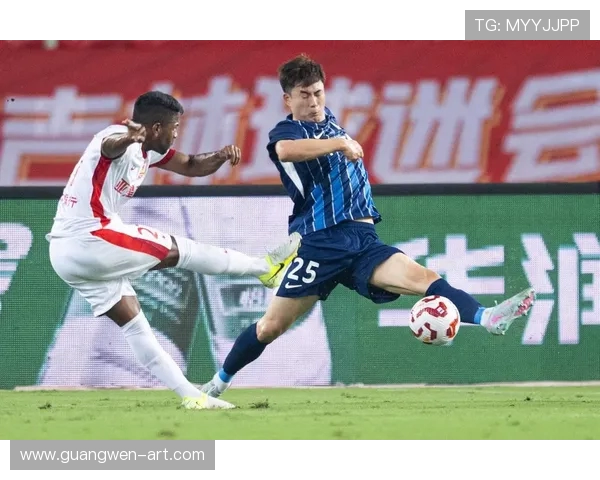 中超激战长春亚泰迎战重庆队全力争胜展现球队实力 中超激战长春亚泰迎战重庆队全力争胜展现球队实力